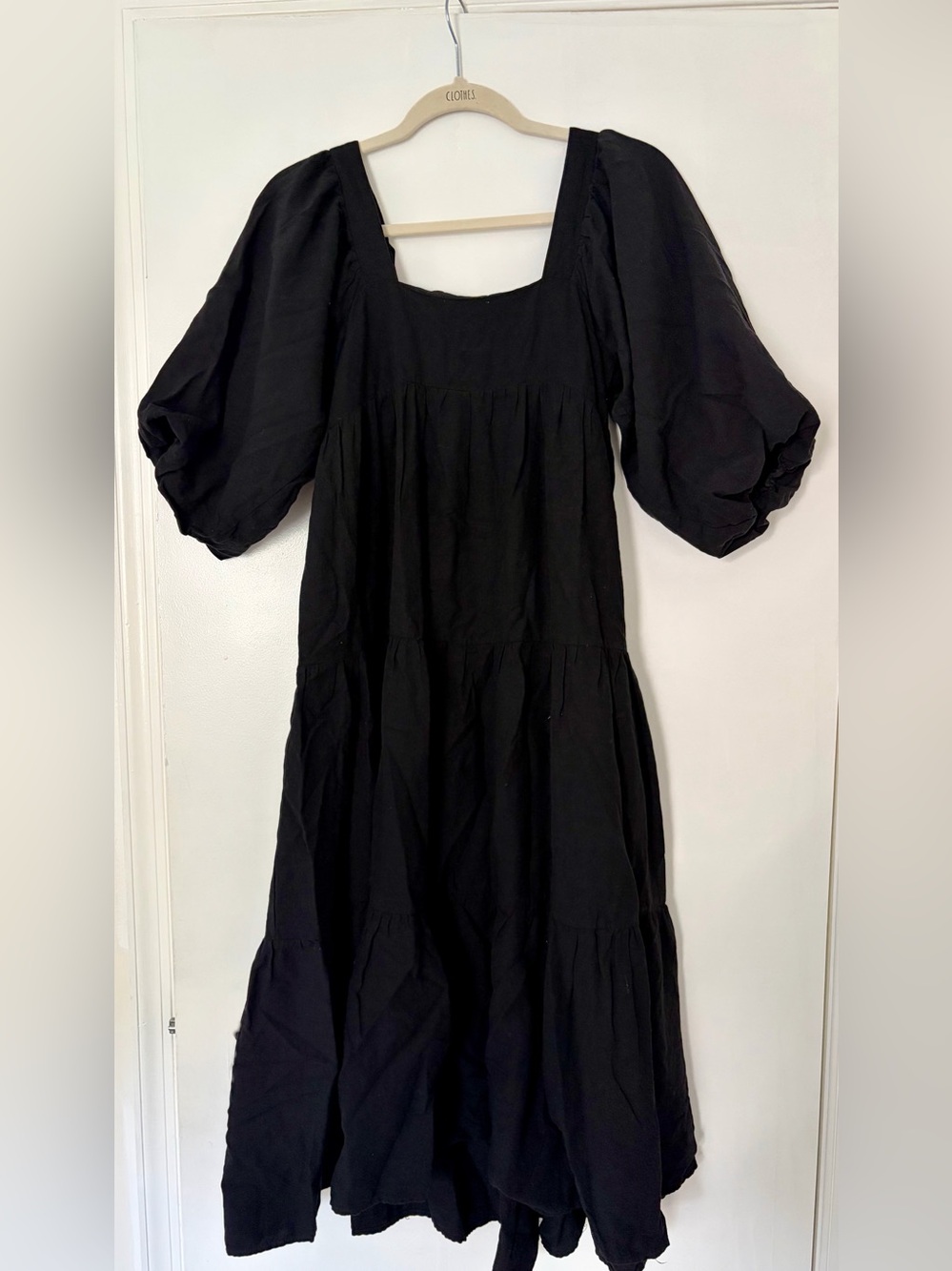 Petal & Pup Black Tiered Puff-Sleeve Dress. Small.